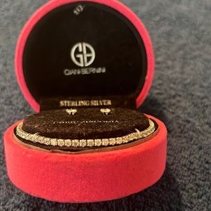 Women’s bracelet and earrings set